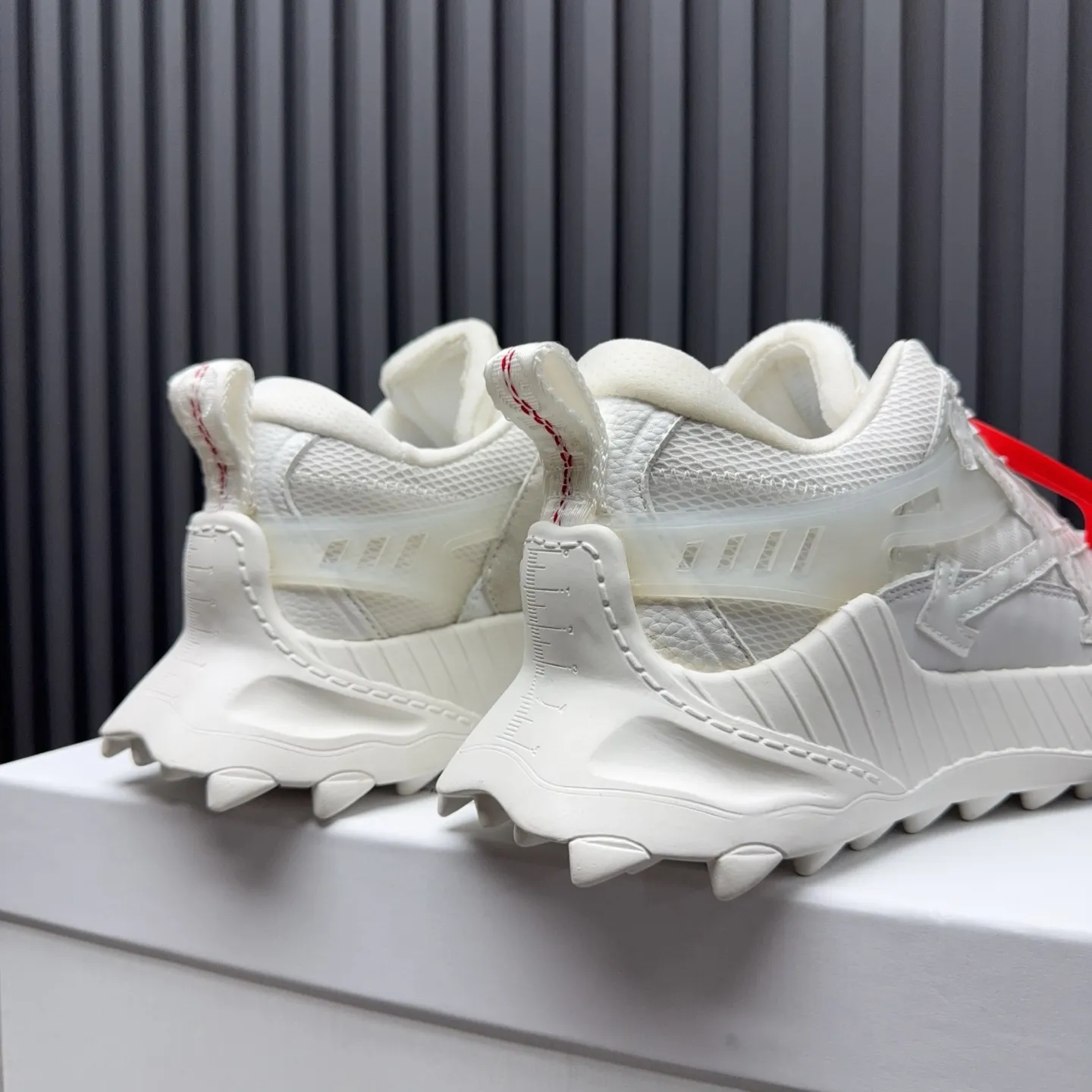 【OFF WHITE】P: 680💰Couple model, Size: Female 35-40; Male 39-44 (customized at 45.46) 2025SS trendy brand OFF WHITE classic popular model, combined outsole, official website original 1:1 developed top-level copy, ️Selected imported high-mercerized matte cowhide splicing breathable mesh ✔️Breathable lining, breathable and comfortable, simple and personalized design, official website rubber outsole.